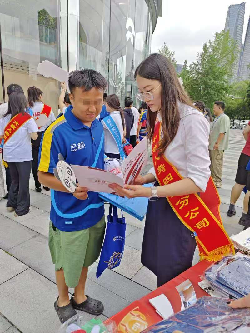 中華人壽四川分公司打造“五進入+”宣傳矩陣，構建金融安全共同體